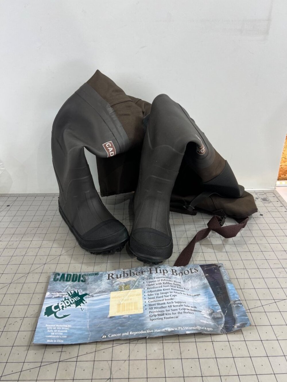 Caddis Men's Rubber Knee Harness Hip Waders - Brown Sz. 4 CA2901WF